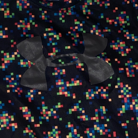 NWOT boys short sleeve UA SZ YMD black w multi color detail - Picture 2 of 3